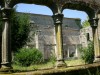 vista del claustro en trasdeiras_756x567.jpg