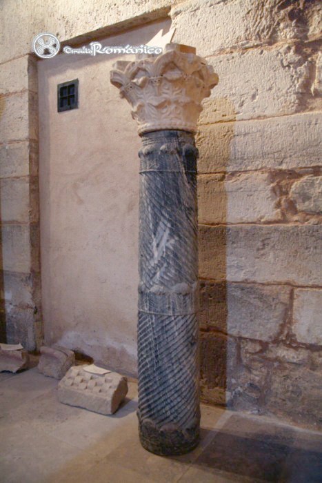 San Roman de Hornija. San Roman. Capitel vegetal y fuste acanalado