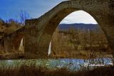 Capella. Puente Romnico. Arco apuntado