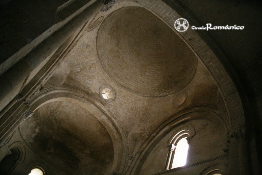 Loarre. San Pedro. Cupula y arcos torales