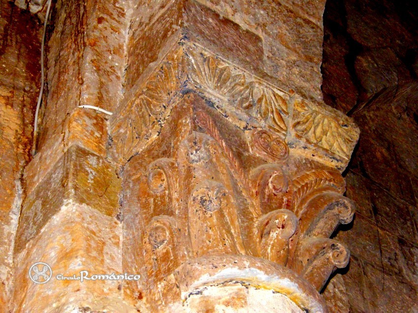 Escao.San Salvador. Capitel vegetal