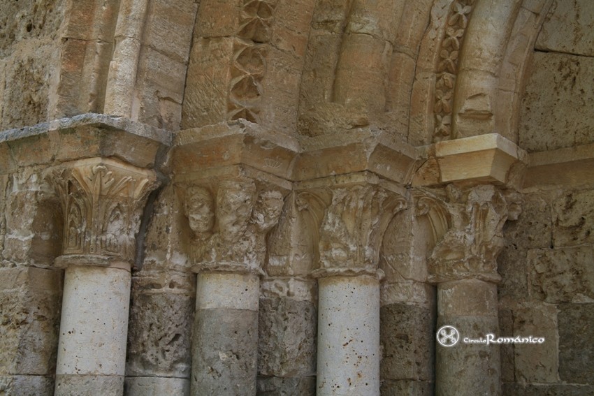 Isar. San Martin. Capiteles del lado izquierdo
