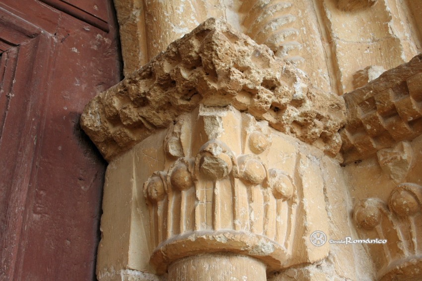 Valdenoceda. San Miguel Arcngel. Capitel vegetal, interior derecha