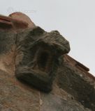 Cezura. Santiago Apostol. Canecillo con restos de patas de aves