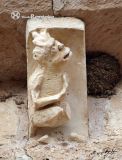 Olmo, El. Virgen del Olmo. Canecillo con animal fantastico
