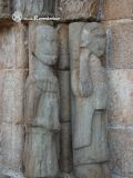 Puebla de Sanabria. Nuestra Seora del Azogue. Estatua-columna del lado izquierdo de la portada
