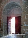Coustouges. Santa Mara. Puerta de acceso al interior