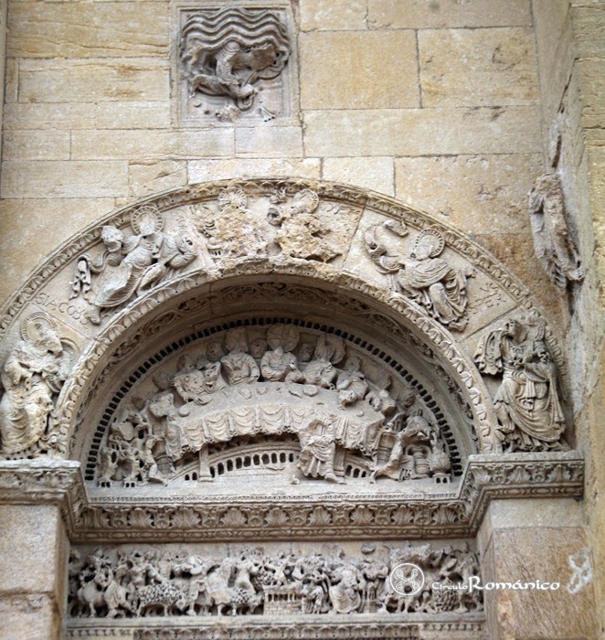 Charlieu. Saint Fortunat. Ventana del lado norte