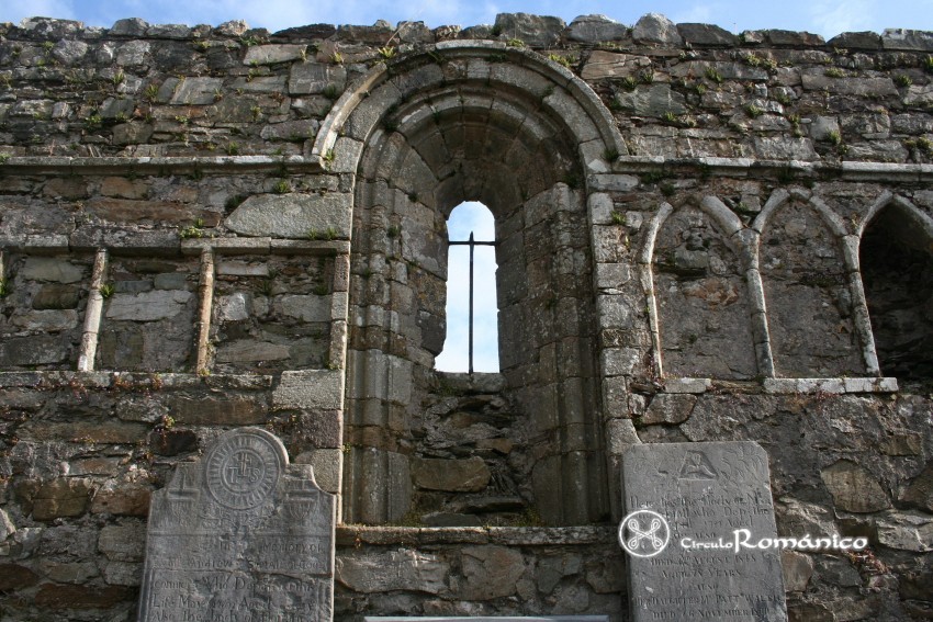 Ardmore. Monasterio de Saint Declan.Vano desde el interior