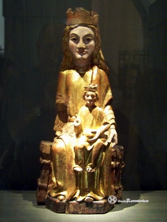 Museo Diocesano. Imaginera. Virgen con el Nio de Artieda (XII)