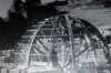 Carmen Gómez Moreno debajo de la estructura de madera para el desmontaje del ábside de Fuentidueña.JPG