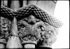 Capitel Palamos  parejas de grifos rampantes afrontados y entrelazados foto 1935.jpg