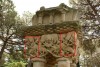 Capitel Palamos cara arpias gorro de oración musulmán.JPG