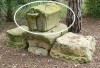Restos de las  las dovelas de arranque del claustro de Palamos esparcidas por el jadin de la finca Mas del Vent.JPG