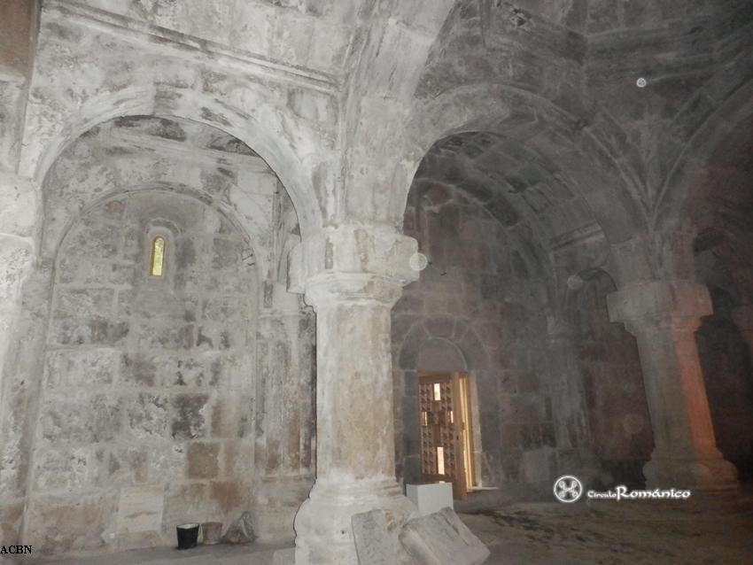 Dilijan. Haghartsin. Vestíbulo de San Gregorio