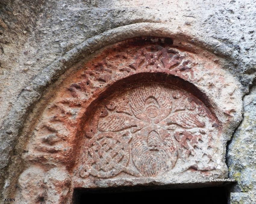 Kotayk. Geghard. Avazan. Detalle del tímpano