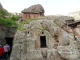 Kotayk. Geghard. Tumbas de la zona alta. Vestíbulo de Papak y Ruzukan