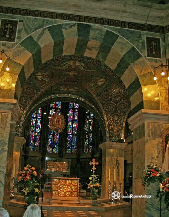 Aquisgrán. Capilla Palatina. Octógono central