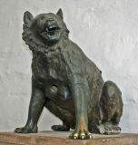 Aquisgrán. Capilla Palatina. Escultura de bronce de un perro