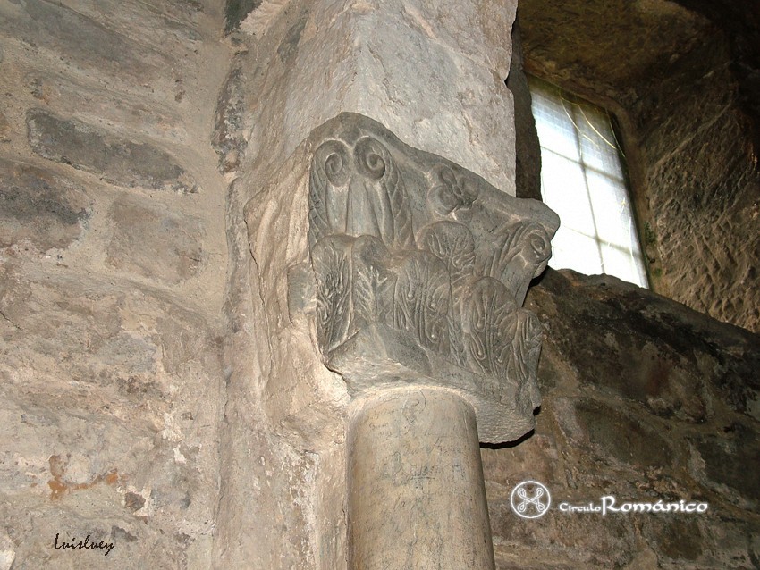 Pola de Lena. Santa Cristina. Detalle de capitel vegetal del iconostasio