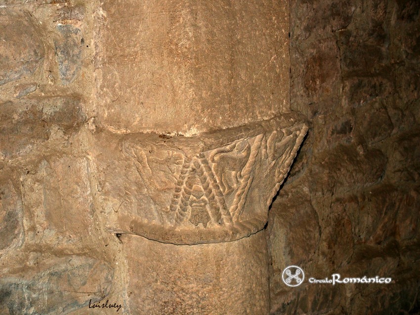 Pola de Lena. Santa Cristina. Detalle del clérigo