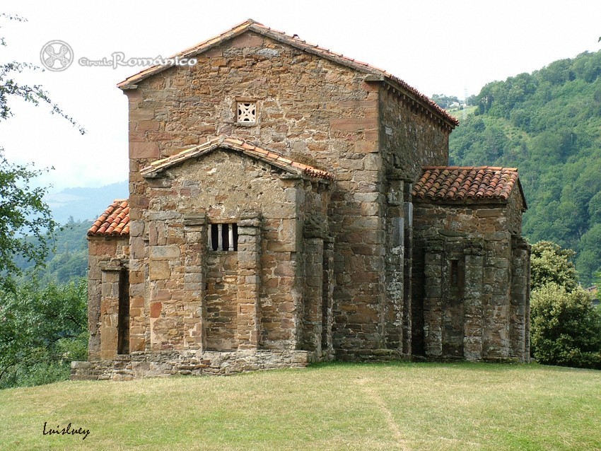 Pola de Lena. Santa Cristina. Fachada oeste
