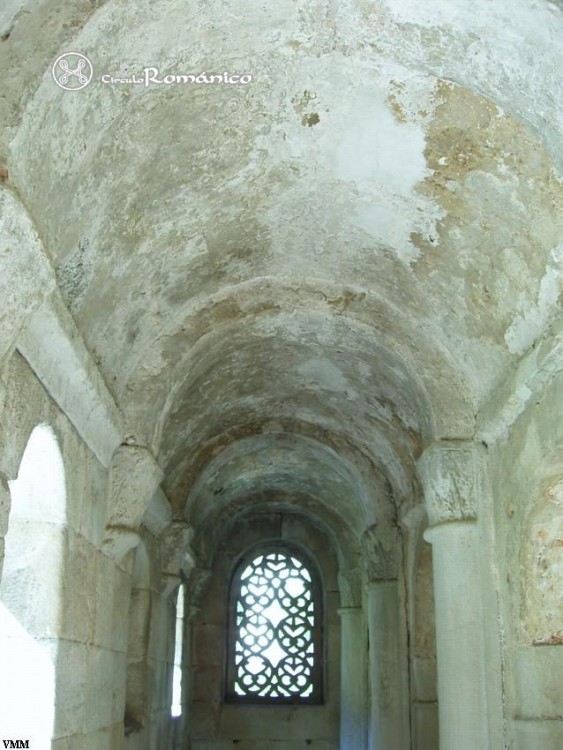 Valdedios. San Salvador. Boveda de cañon de la galeria