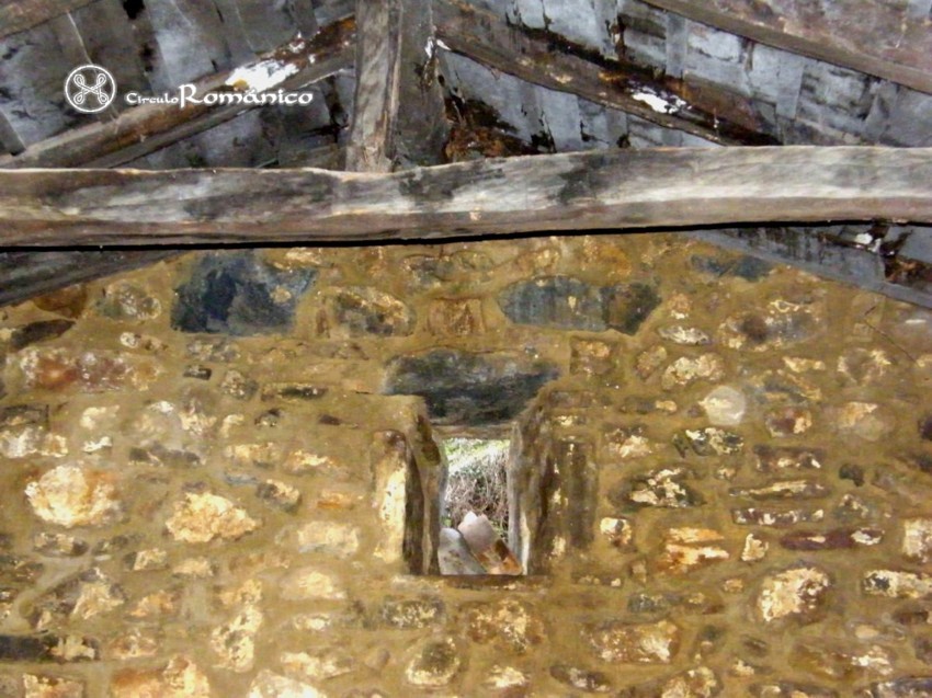 Enterría. San Andres. Vano desde el interior