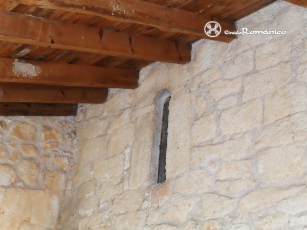 Santibáñez del Val. Santa Cecilia. Vano saetera del pórtico