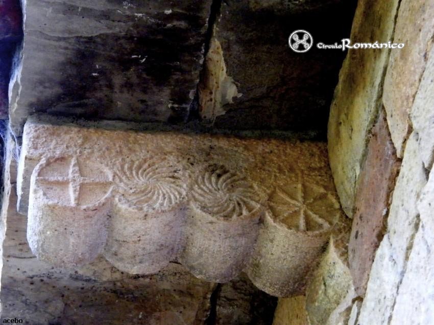 Cantabria. San Roman de Moroso. Detalle de rosetas