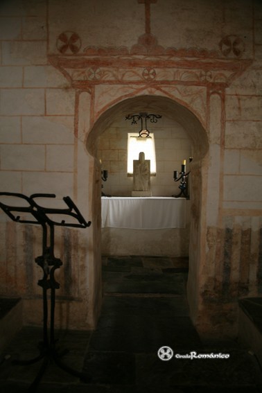 Samos. Capela del Salvador. Acceso a la cabecera