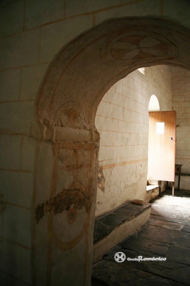 Samos. Capela del Salvador. Intrados decorado con pintura