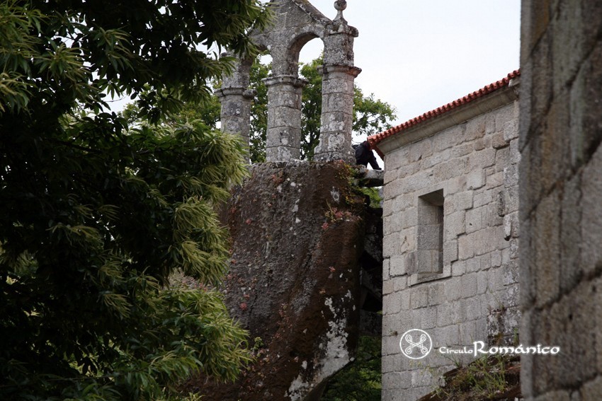 Esgos. San Pedro de Rocas. Espadaña sobre la roca
