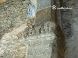 Alcuescar. Santa Lucia del Trampal. Cimacio con escena figurada