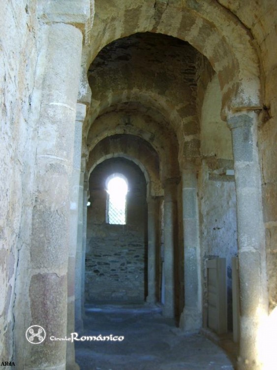 Alcuescar. Santa Lucia del Trampal. Transepto