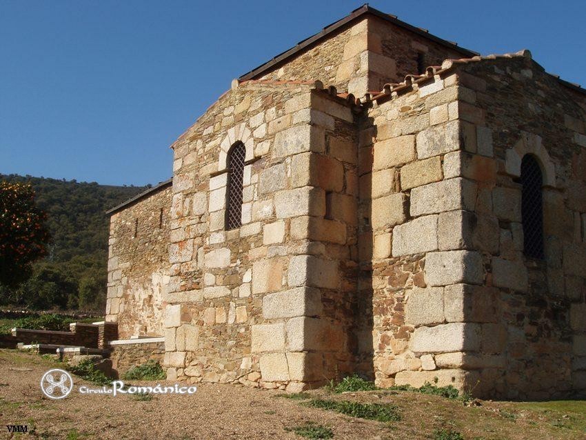 Alcuescar. Santa Lucia del Trampal. Fachada Sureste
