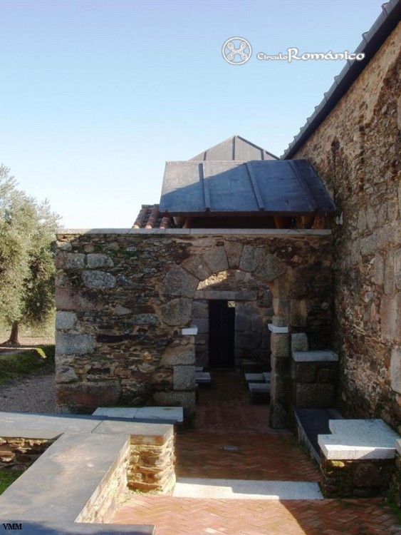 Alcuescar. Santa Lucia del Trampal. Restos del lado norte
