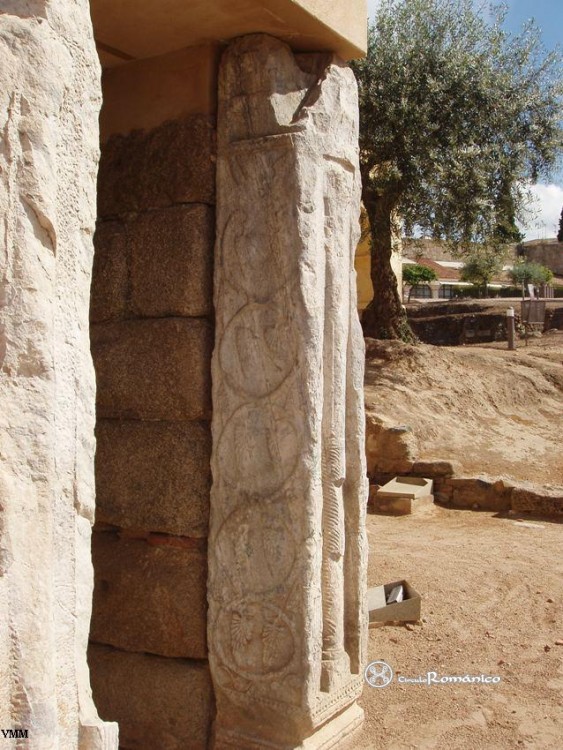 Merida. Hospital de Peregrinos. Pilastras visigodas