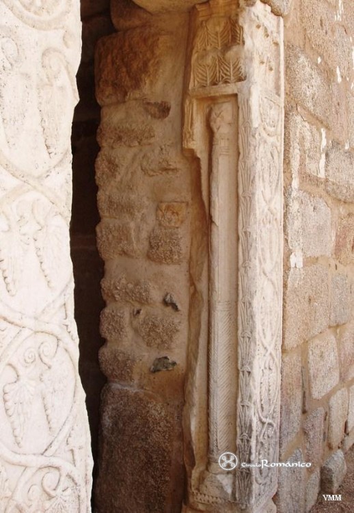 Merida. Hospital de Peregrinos. Pilastra con columna horadada