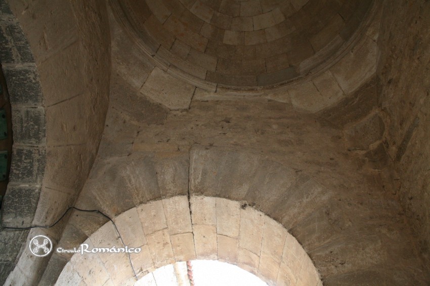 San Roman de Hornija. San Roman. Detalle de las pechinas de sujecion