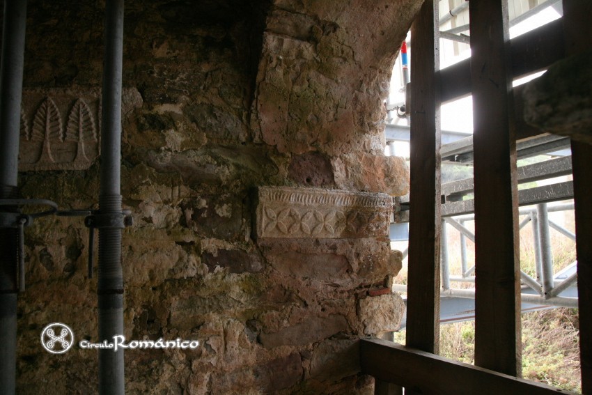 Nazare. San Giao. Restos de imposta y cimacio