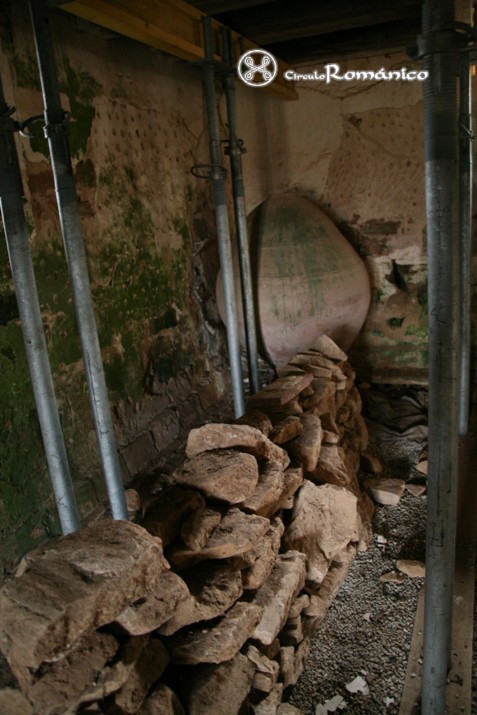 Nazare. San Giao. Restos de muro