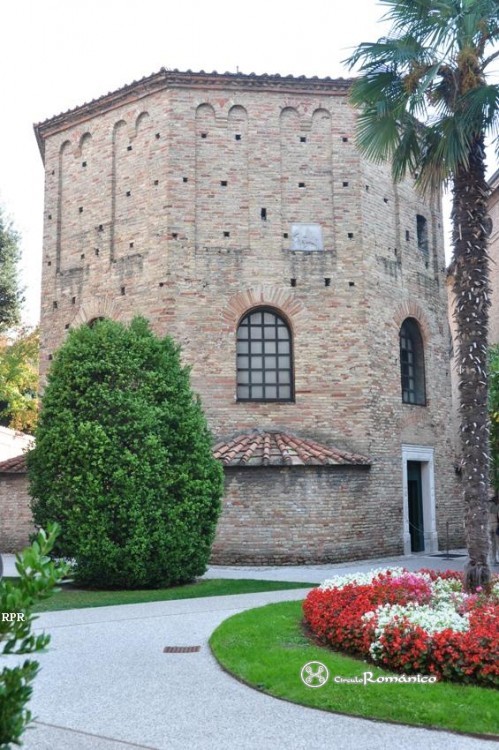 Rávena. Baptisterio Neoniano u Ortodoxo
