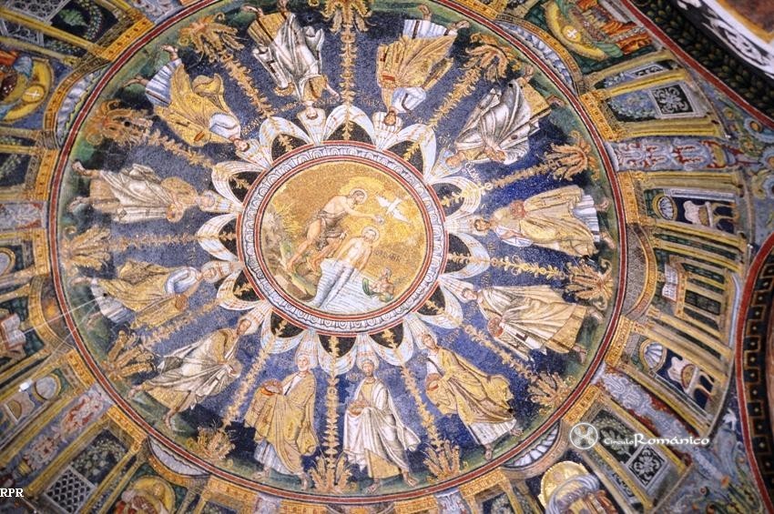 Rávena. Baptisterio Neoniano. Cúpula con el tema del bautismo de Cristo