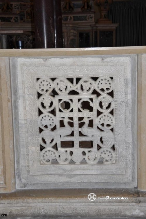 Rávena. San Apolinar el Nuevo. Detalle de pieza de mármol del iconostasio