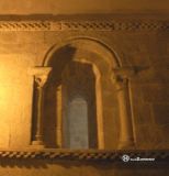 Lugo. Catedral de Santa Maria. Detalle de vano de medio punto abocinado de una nave lateral