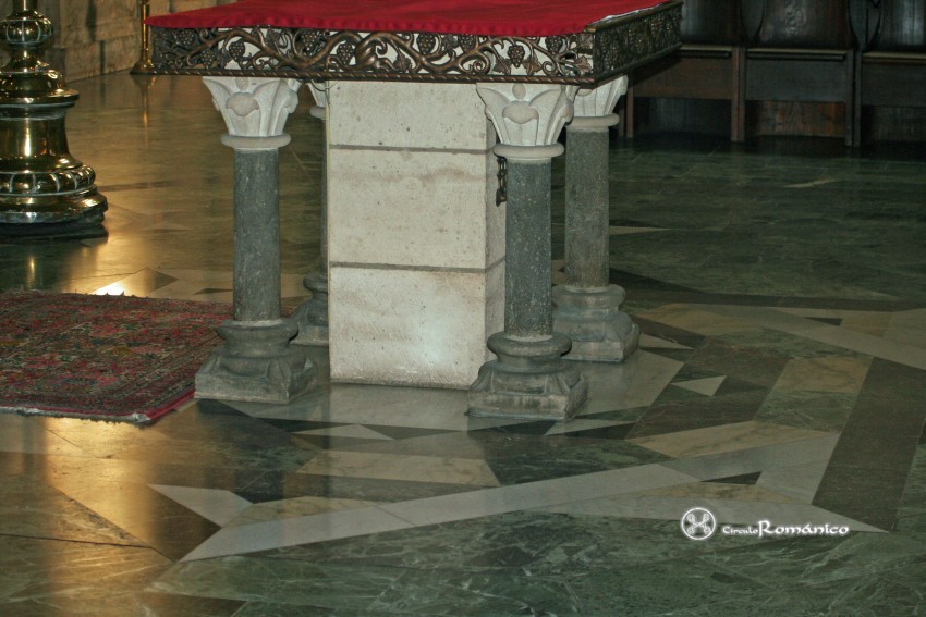 Colonia. Los Apóstoles. Mesa de altar