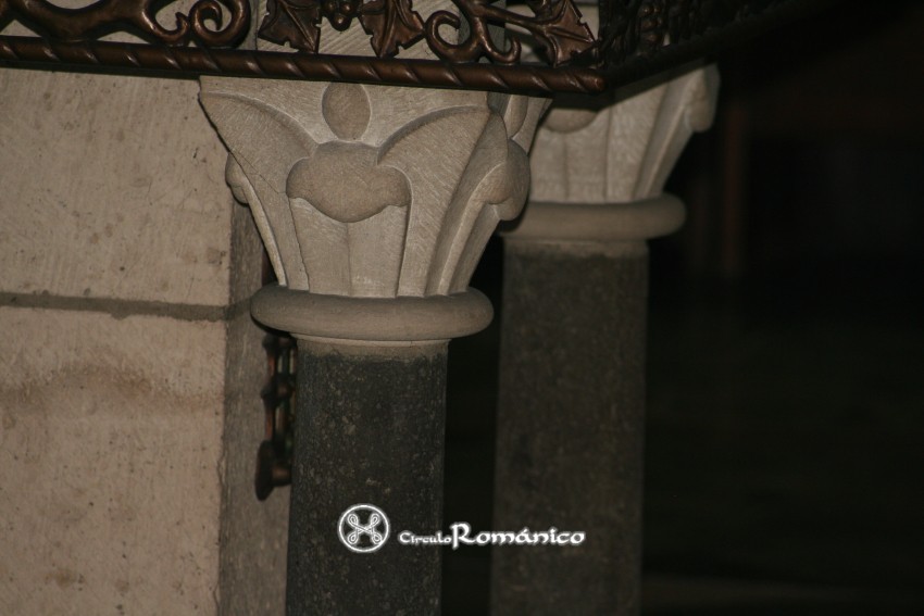 Colonia. Los Apóstoles. Detalle de capiteles vegetales