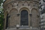 Colonia. Santa Cecilia. Detalle del cuerpo de ventanas y la cornisa con arcos lombardos