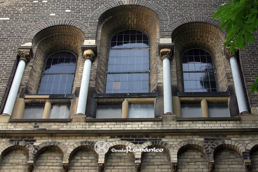Colonia. Santa Cecilia. Cuerpo de ventanas 